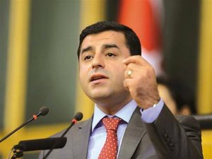 O candidato ao cargo de Primeiro Ministro da Turquia Selahattin Demirtas apoia o povo armênio