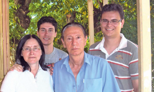 Família Asturian - Alan e Marcos Asturian (atrás) Naldi Fátima Von Mühlen Asturian e Adilson Asturian