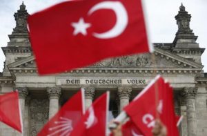 Demonstrators wave Turkish flags in front of the Reichstag, the seat of the lower house of parliament Bundestag in Berlin, Germany, June 1, 2016, as they protest against a disputed vote in Germany's parliament on Thursday, on a resolution that labels the killings of up to 1.5 million Armenians by Ottoman forces as genocide. REUTERS/Hannibal Hanschke